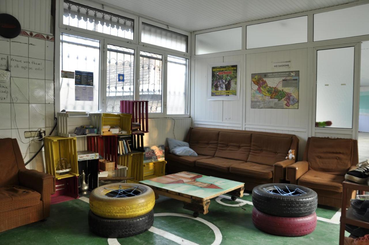 Canal Hostel Şǝki Exteriör bild